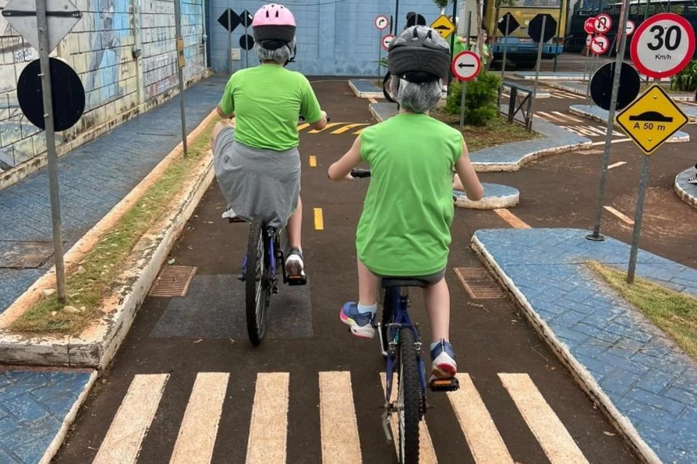 CRIANÇAS VIRAM FISCAIS DOS PAIS? ESCOLA EM RIBEIRÃO ENSINA A COBRAR SEGURANÇA NO TRÂNSITO