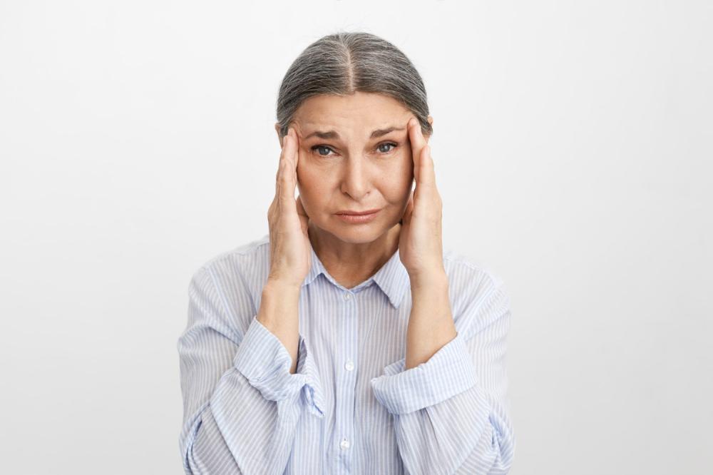 ESQUECIMENTO OU ALZHEIMER? MÉDICA REVELA OS SINAIS QUE NÃO PODEM SER IGNORADOS
