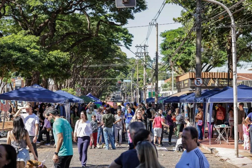 Quando os carros saem, a cidade aparece: “Viva a Nove” transforma avenida em grande festa popular em Ribeirão Preto
