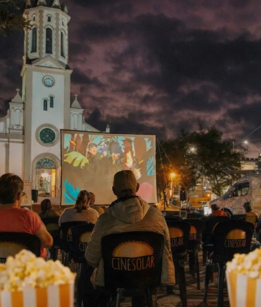 Cinema gratuito com pipoca chega a Ribeirão Preto e movimenta cidades da região