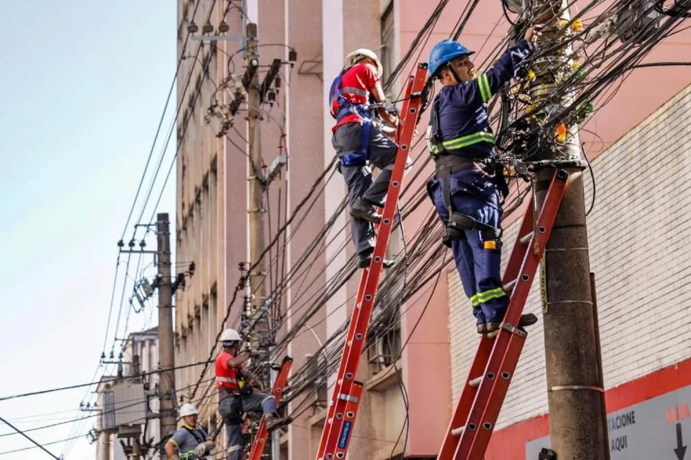 PREFEITURA DE RIBEIRÃO PRETO INTENSIFICA RETIRADA DE CABOS SOLTOS E JÁ REMOVEU 7 TONELADAS DE FIOS DAS RUAS EM 2026