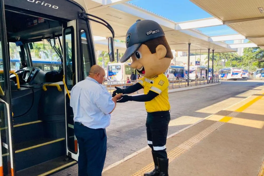 MAIO AMARELO LEVA ALERTA SOBRE RISCOS NO TRÂNSITO A EMPRESAS E TERMINAIS DE RIBEIRÃO PRETO