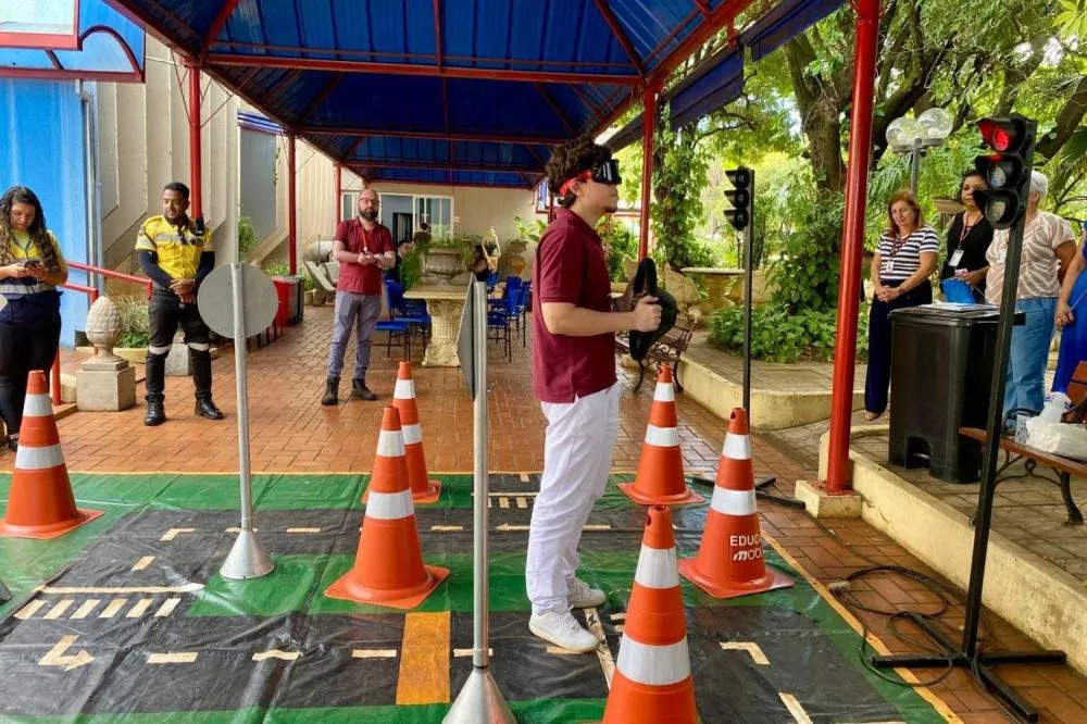 SIMULADOR DE EMBRIAGUEZ CHOCA FUNCIONÁRIOS EM RIBEIRÃO PRETO E EXPÕE PERIGO SILENCIOSO NO TRÂNSITO