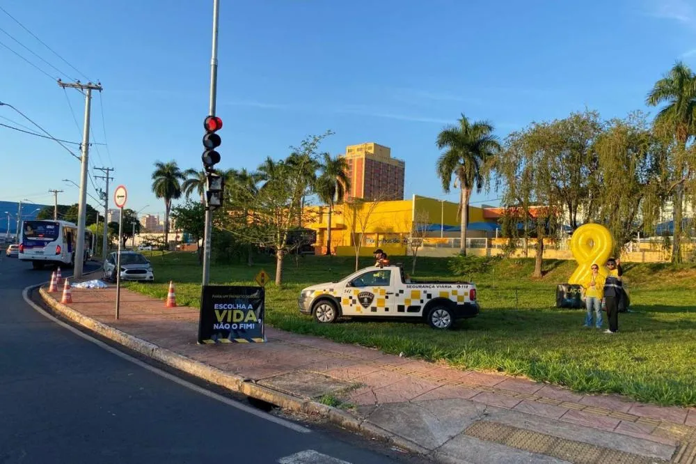 CENA FORTE EM ROTATÓRIA DE RIBEIRÃO PRETO CHAMA ATENÇÃO PARA MORTES NO TRÂNSITO