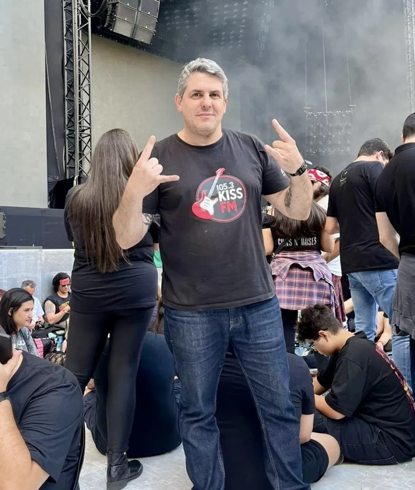 ENTRE DISCOS, ROCK E MICROFONES: A HISTÓRIA DE JOSÉ PIMENTEL, A VOZ QUE AJUDA A MANTER O ROCK VIVO EM RIBEIRÃO PRETO