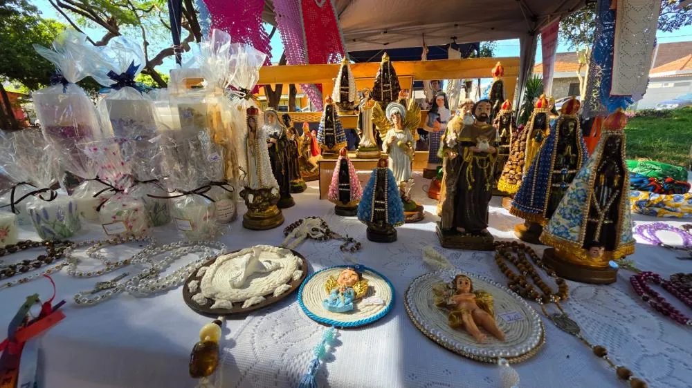 FEIRA DE ARTESANATO TRANSFORMA PRAÇA DA VILA TIBÉRIO EM VITRINE DA ECONOMIA CRIATIVA NESTE DOMINGO
