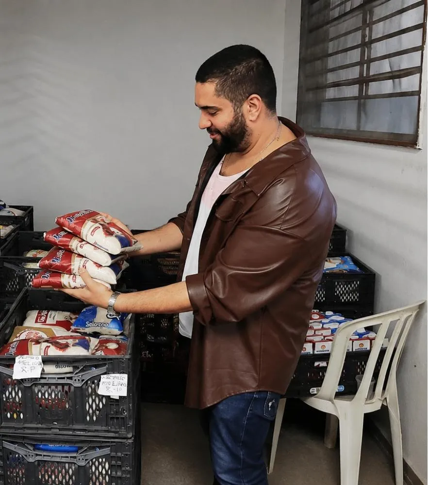 PRÊMIO MELHOR RP BATE RECORDE E TRANSFORMA HOMENAGENS EM DUAS TONELADAS DE ALIMENTOS PARA FAMÍLIAS CARENTES
