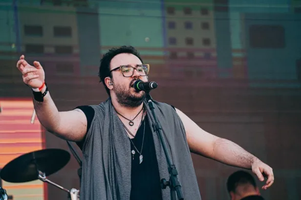 ROCK, NOSTALGIA E NOVAS CANÇÕES: AMESLARI CONFIRMA SHOW EM RIBEIRÃO PRETO E PROMETE SURPRESAS NO PALCO