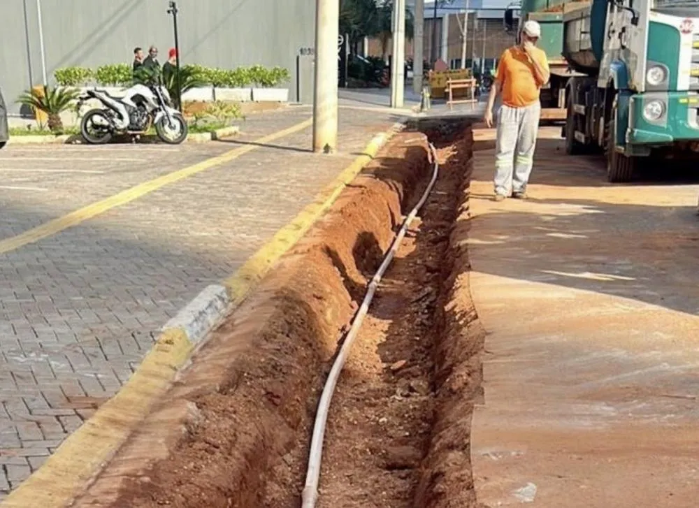 VAZAMENTOS E FALHAS NO ABASTECIMENTO LEVAM PREFEITURA A TROCAR REDE DE ÁGUA NO JARDIM BOTÂNICO