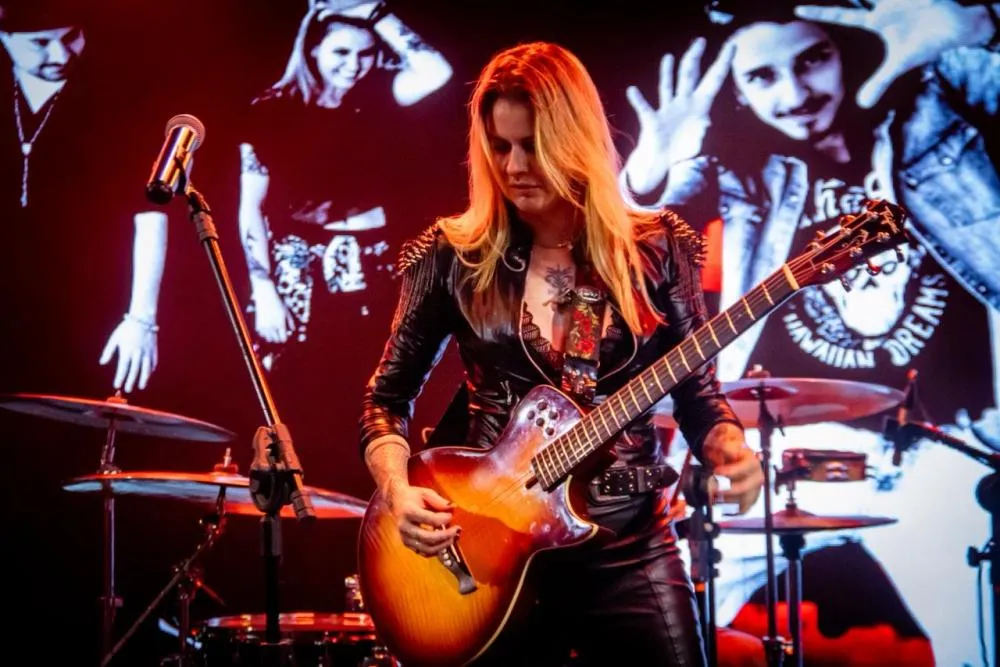 LEE ANNE TRANSFORMA EXPERIÊNCIAS EM MÚSICA E CONSOLIDA SUA IDENTIDADE NO ROCK NACIONAL