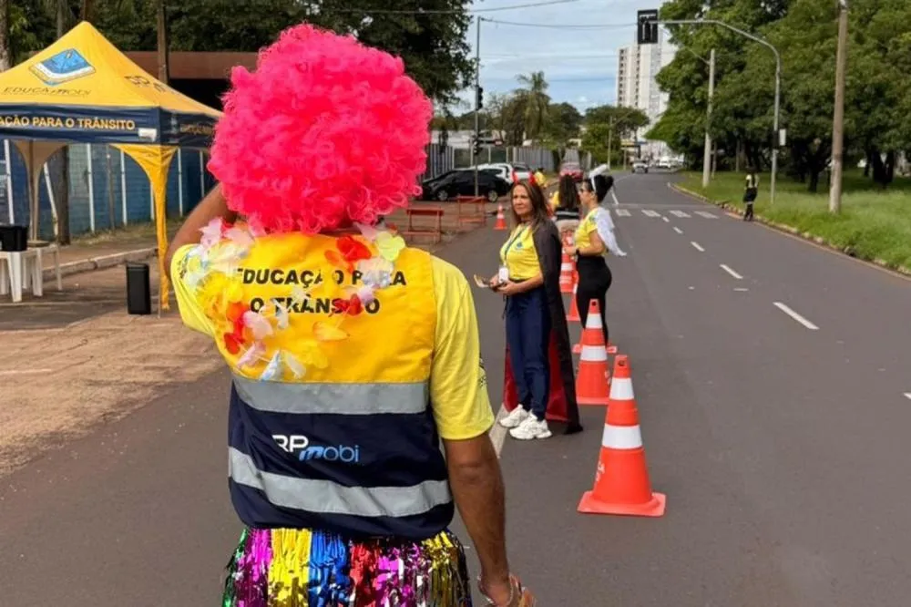 Blitz de Carnaval aborda quase 200 pessoas em Ribeirão e reforça alerta contra álcool ao volante