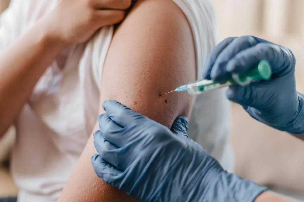 VACINA CONTRA O HPV GANHA NOVA FORÇA APÓS ESTUDO APONTAR QUEDA HISTÓRICA NAS MORTES POR CÂNCER DO COLO DO ÚTERO