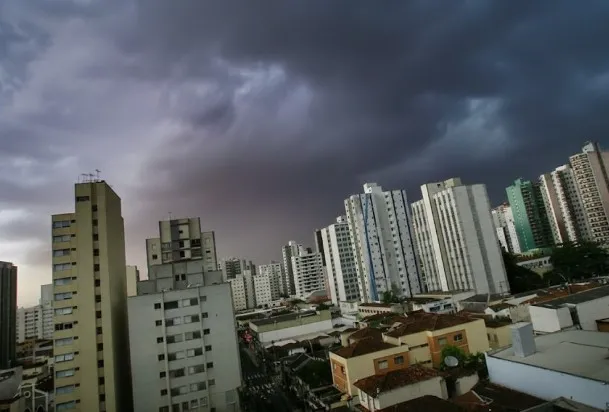 Alerta de perigo acende sinal vermelho e chuvas intensas podem atingir Ribeirão Preto