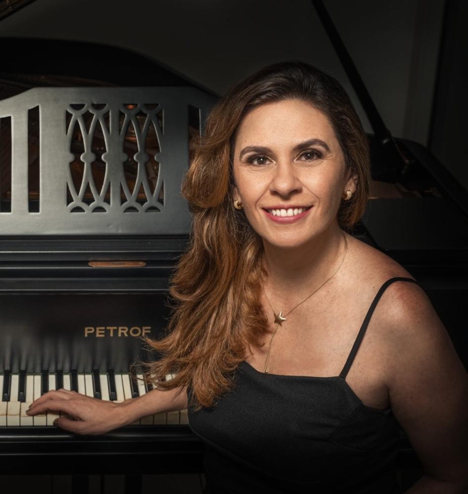 GISELE LAURA HADDAD LEVA CLÁSSICOS DO CHORO AO MINAZ