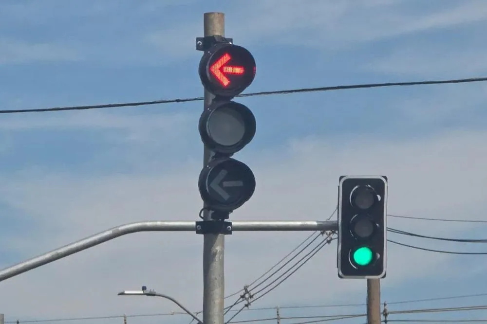 Zona Norte ganha novos semáforos inteligentes e trânsito entra em fase de teste sob vigilância
