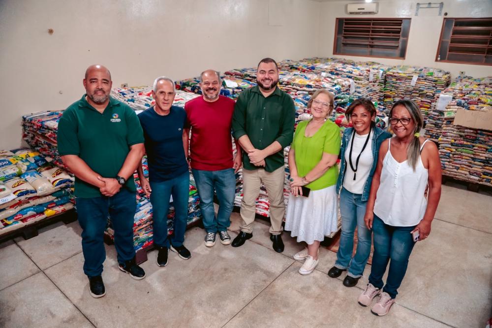 JOÃO ROCK DOA 28 TONELADAS DE ALIMENTOS EM RIBEIRÃO PRETO