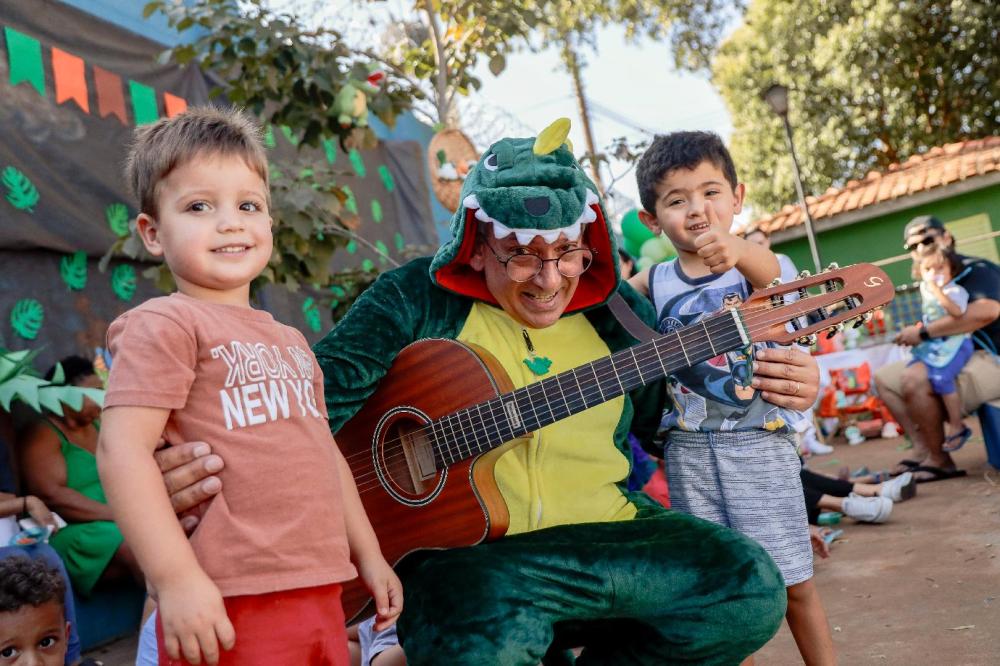 ANIVERSÁRIO DE DINOSSAURO VIRA EXPERIÊNCIA PEDAGÓGICA