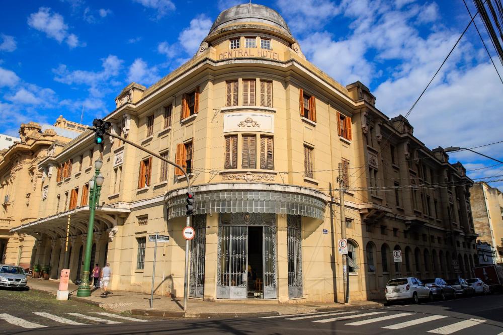 PALACE CELEBRA 100 ANOS COM PRÊMIO ESTADUAL