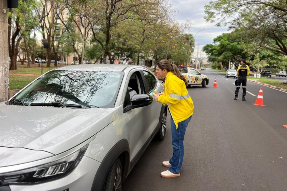 BLITZ ACENDE ALERTA PARA MOTORISTAS COM LICENCIAMENTO EM RIBEIRÃO PRETO