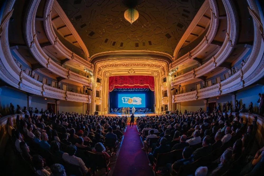 Ribeirão lança selo dos 170 anos e anuncia calendário com shows, festivais e Esquadrilha da Fumaça