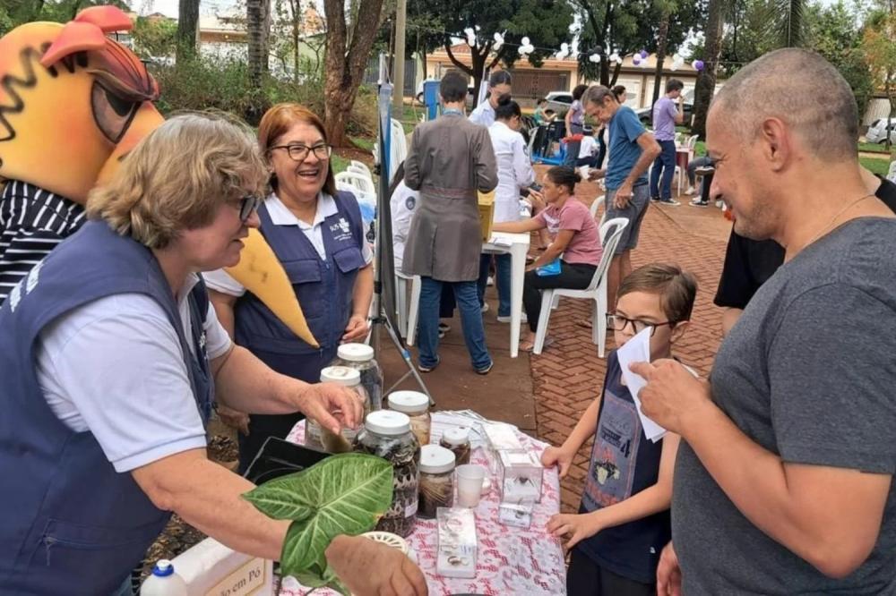 AÇÃO DE SAÚDE LEVA VACINAÇÃO E ATENDIMENTOS GRATUITOS AO SUMAREZINHO